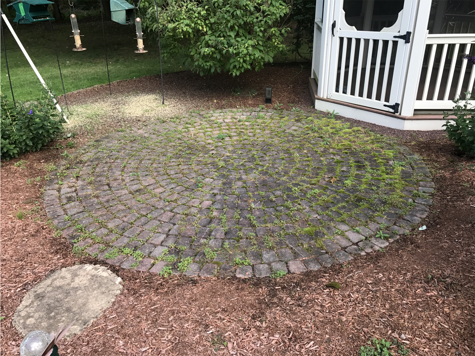 Paver patio before restoration
